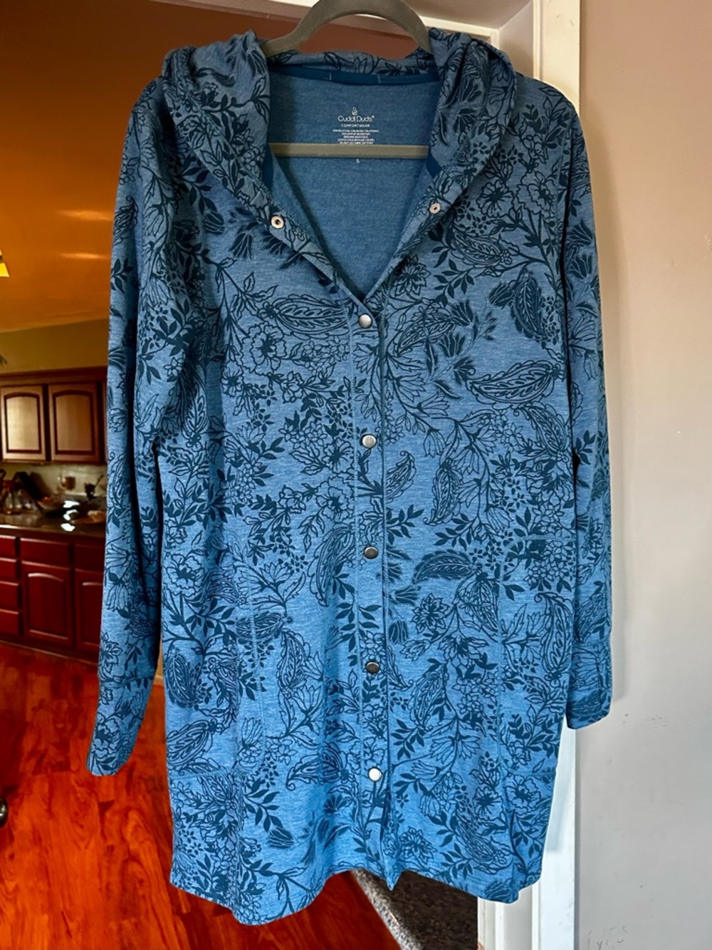 Cuddl Duds hooded snap front with pockets Comfort Wear Top